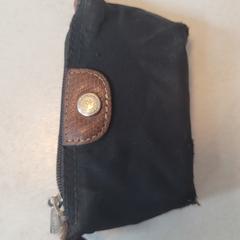 Zwarte kleine portemonnee an iLost gemeldet