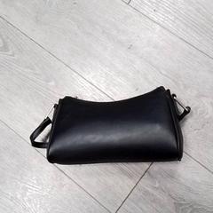 Táska, amint azt Hermes Eindhoven az iLost segítségével jelentette.