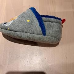 Tofflor Baby blauw/grijs, rapporterat av IKEA Wilrijk med iLost