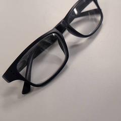 Lunettes de lecture, a été signalé par IKEA Amsterdam utilisant iLost