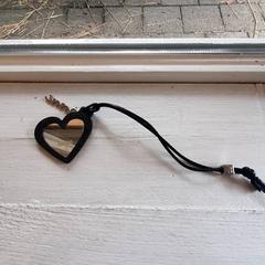 Espello Hanger hartje, segundo informou DierenPark Amersfoort usando iLost