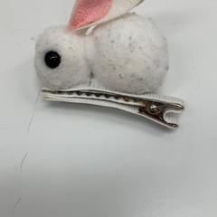 Hair pin, as reported by IKEA新三郷 using iLost