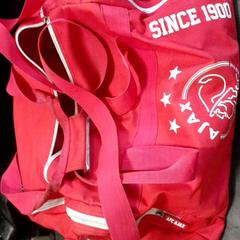 Táska, amint azt Qbuzz servicepunt  Emmen az iLost segítségével jelentette.