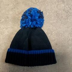 Kleding - Muts NICOLO, jak nahlášeno Centraal magazijn pomocí iLost