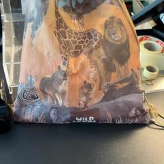 Mochila Wildlands, segundo informou Pathé Amsterdam Noord usando iLost