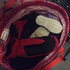 Bag with various items, ha sido reportado por MEININGER Hotel Berlin "Mitte" Humboldthaus con iLost