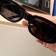 Gafas de sol, segundo informou IKEA Paris - Italie Deux usando iLost