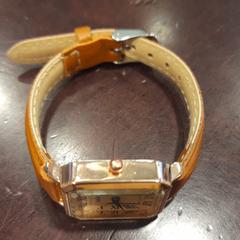 Relógio, como reportado por Internationaal Theater Amsterdam utilizando o iLost