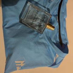 香水 & シャツ t-shir がiLostで Inntel Hotels Amsterdam Landmark によって報告されました