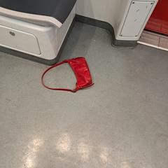 Red purse, come riportato a iLost
