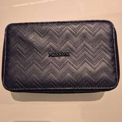 المحافظ، كما تم الإبلاغ عنه بواسطة Room Mate Bruno عبر iLost