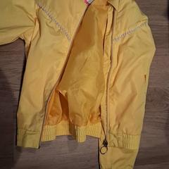 Jacket Geel, as reported by Familiepark Drievliet using iLost