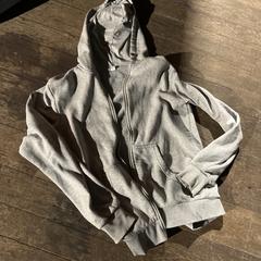 Grijze hoodie, zoals gemeld door De Heeren van Aemstel met iLost