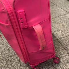 Koffer Roze, zoals gemeld door Eindhoven Airport met iLost