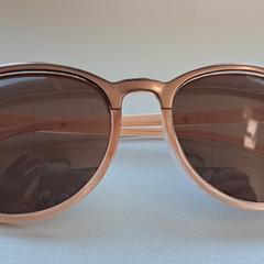 Des lunettes de soleil, a été signalé par Madurodam utilisant iLost