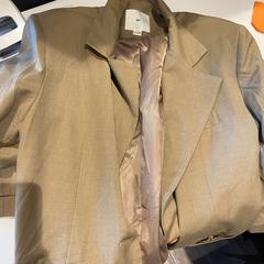 Kurtka brown, zgłoszono przez Amsterdam ID Aparthotel przy użyciu iLost