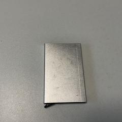 Porta-cartões John, como reportado por Breng Arnhem utilizando o iLost