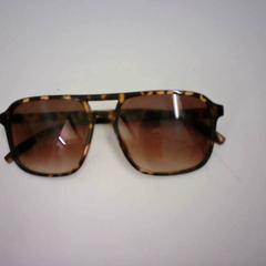 Sonnenbrille, gemeldet von Bobbejaanland über iLost