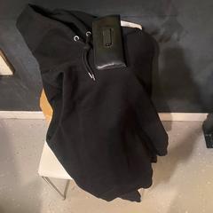 Trui & Brillenkoker \ SWEATER AND GLASSES CASE, zoals gemeld door Room Mate Bruno met iLost