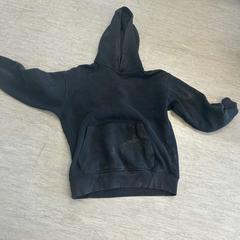 Kleding  - hoodie، كما تم الإبلاغ عنه بواسطة Regio Oost-Vlaanderen عبر iLost