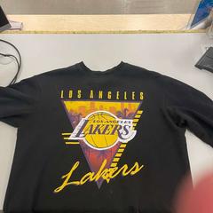 Pulóver Lakers Zwart, amint azt Heidelberglaan 15 az iLost segítségével jelentette.