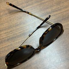 眼鏡 - Zonnebril がiLostで Centraal magazijn によって報告されました