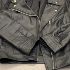 Casaco, como reportado por IKEA Tokyo-Bay utilizando o iLost