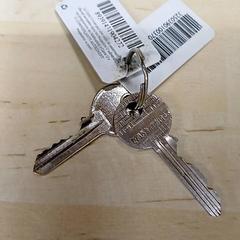 Chiave 2 clés avec 2 cartes fidélité, come riportato da IKEA Toulouse utilizzando iLost