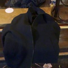 Kurtka Donkerblauw, zgłoszono przez De Heeren van Aemstel przy użyciu iLost