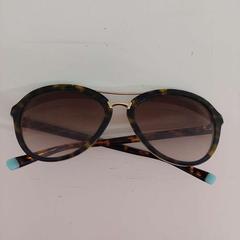 Des lunettes de soleil Tiffany & Co, a été signalé par Avonturenpark Hellendoorn utilisant iLost