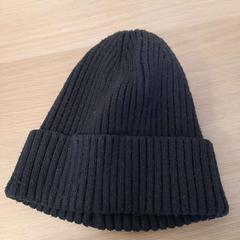 القبعة، كما تم الإبلاغ عنه بواسطة IKEA Praha – Zličín عبر iLost