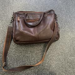 leren laptoptas, jak bylo nahlášeno na iLost