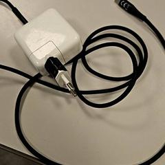 Carregador, como reportado por Vrije Universiteit Amsterdam utilizando o iLost