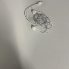 Earphones، كما تم الإبلاغ عنه بواسطة Silver Sands Beach عبر iLost