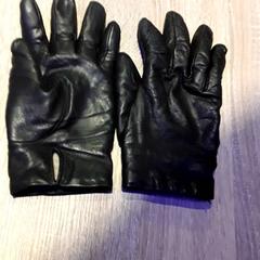 장갑 Zwart leer, iLost를 사용하여 EBS Tramplein에 보고됨