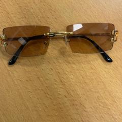 Gafas de sol, segundo informou Inntel Hotels Amsterdam Centre usando iLost