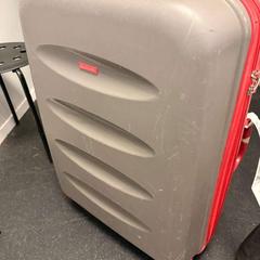 슈트케이스, iLost를 사용하여 Ramada by Wyndham Amsterdam Airport Schiphol에 보고됨