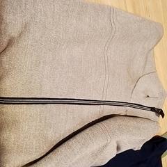 Maglione ,shirt en ketting, come riportato da Beekse Bergen Resorts en Hotel utilizzando iLost