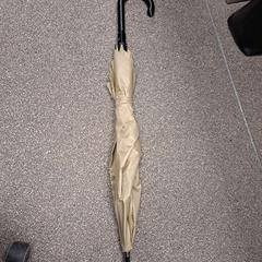 Ombrello Taupe, come riportato da Centraal magazijn utilizzando iLost