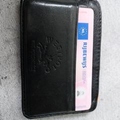 Zwarte portemonee van Sinan Cakici がiLostに報告されました