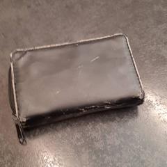 Estuche, segundo informou Rotterdam The Hague Airport usando iLost