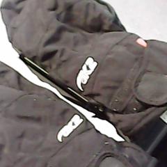 Gloves, as reported by SnowWorld Landgraaf using iLost