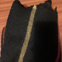 Sjaal Zwart regenboog gestreept, amint azt Pathé Rembrandt Utrecht az iLost segítségével jelentette.