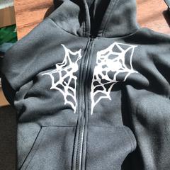 Vest fleece, amint azt Pathé Breda az iLost segítségével jelentette.