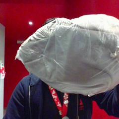 Barcelette + tshirt, a été signalé par MEININGER Hotel Roma Termini utilisant iLost