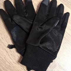 Luvas zwart, como reportado por RRReis IJssel-Vecht Lelystad utilizando o iLost