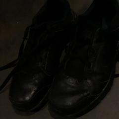 Cipő Black, nike, amint azt MEININGER Hotel Amsterdam City West az iLost segítségével jelentette.