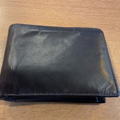 Lommebok Perree, som rapportert av Gemeente Amsterdam - Bureau Gevonden Voorwerpen ved bruk av iLost