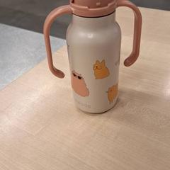 Copo para beber Liewood kinderbeker, como reportado por IKEA Eindhoven utilizando o iLost