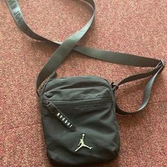 Schoudertasje, amint azt Arriva Achterhoek-Rivierenland az iLost segítségével jelentette.